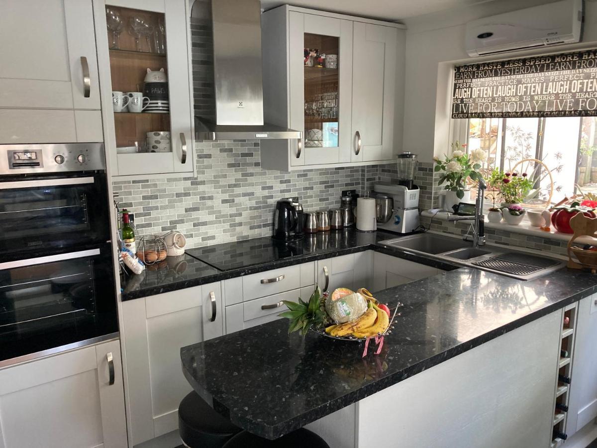 Cosy Twin Room With Private Bathroom Faversham Bagian luar foto